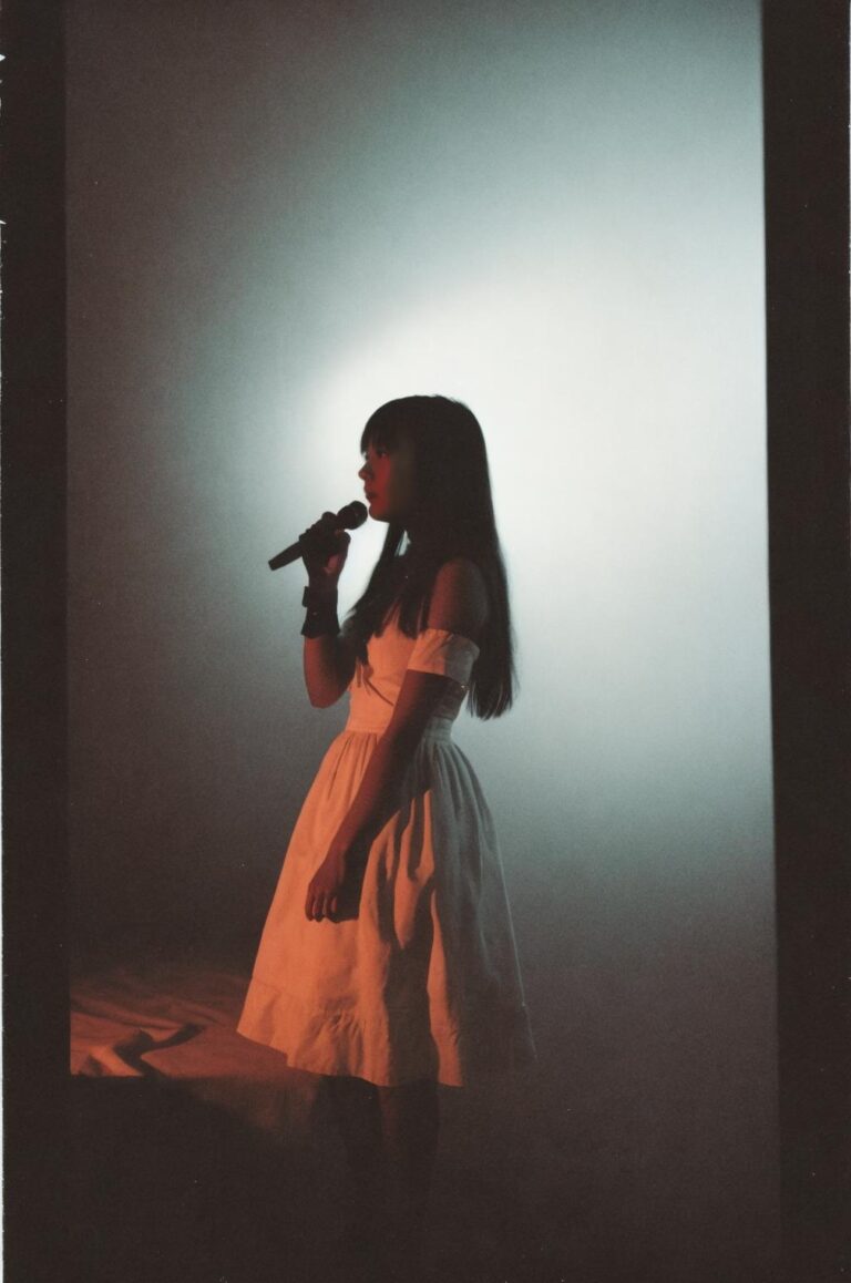 fennPhoto_v10 - ai art image - girl singing on stage, fog, mi - AI Art - Image Generator - Stable Diffusion